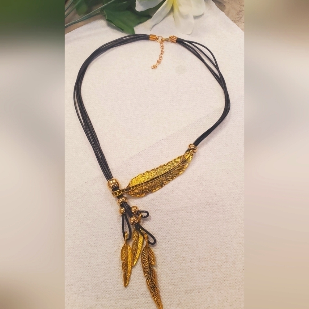 Bohemian Feather Design Black Cord Necklace 🌴